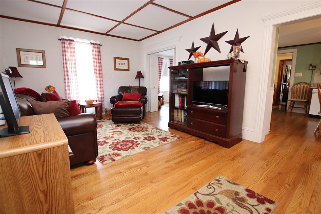 Saugus, Massachusetts 01906, United States, 3 Bedrooms Bedrooms, ,2 BathroomsBathrooms,Residential,Active,249967