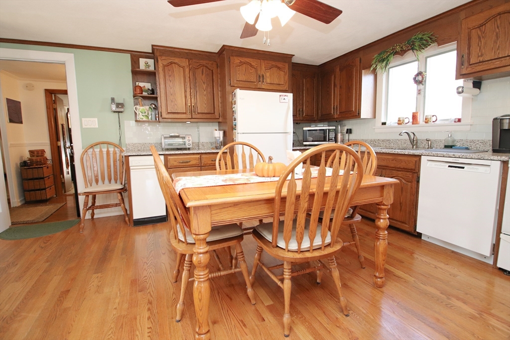 Saugus, Massachusetts 01906, United States, 3 Bedrooms Bedrooms, ,2 BathroomsBathrooms,Residential,Active,249967