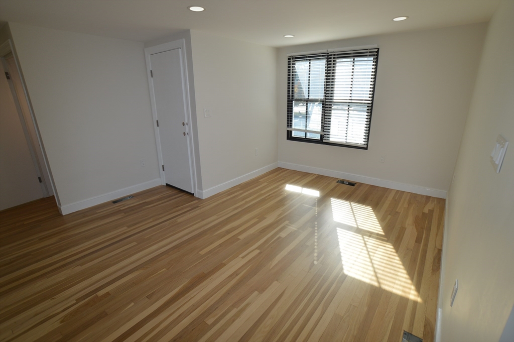 112 Lynde St 1