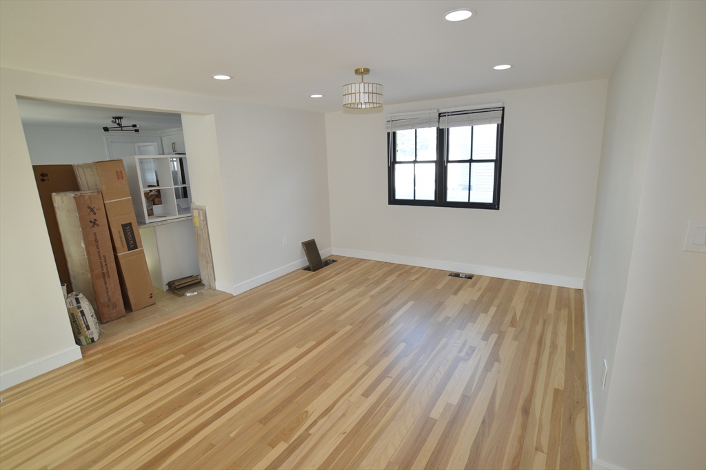 112 Lynde St 1