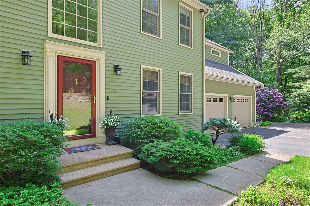 201 Spring St