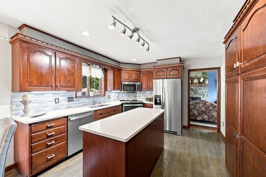 27 Shirley St, Wilbraham, MA, 27 Shirley St, Wilbraham, MA Photo #9