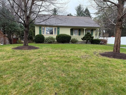 21 Wyoming Dr Holden MA 01420