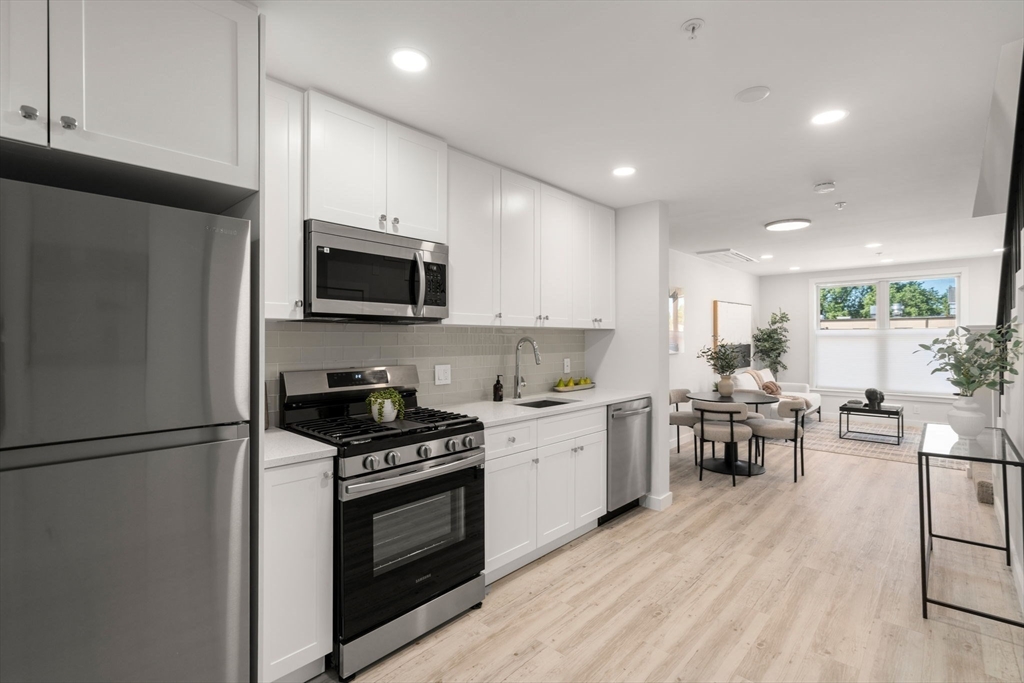 602 Canterbury St #10, Boston, MA Photo #10