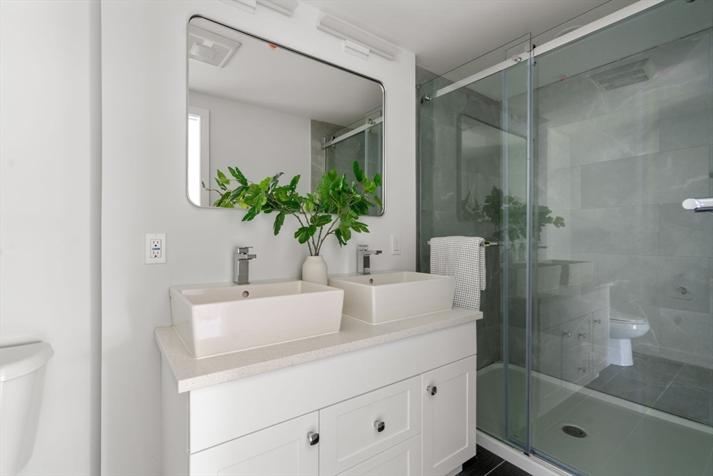 602 Canterbury St #10, Boston, MA Photo #14