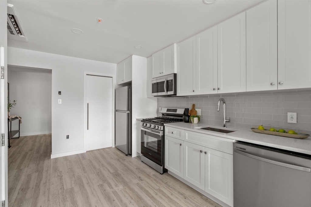 602 Canterbury St #10, Boston, MA Photo #9
