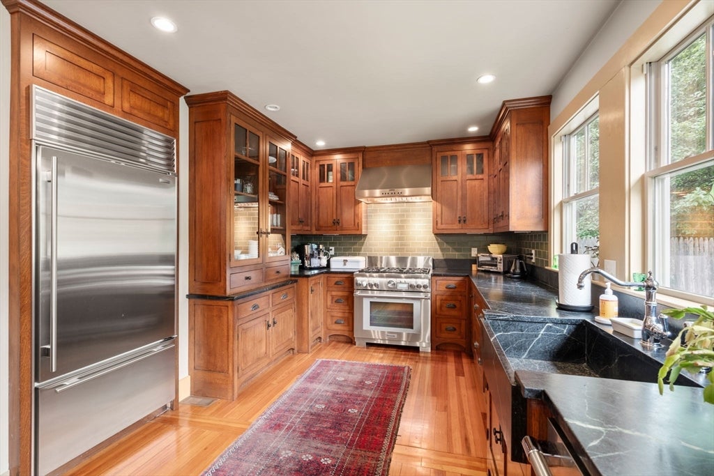 18 Shears St
