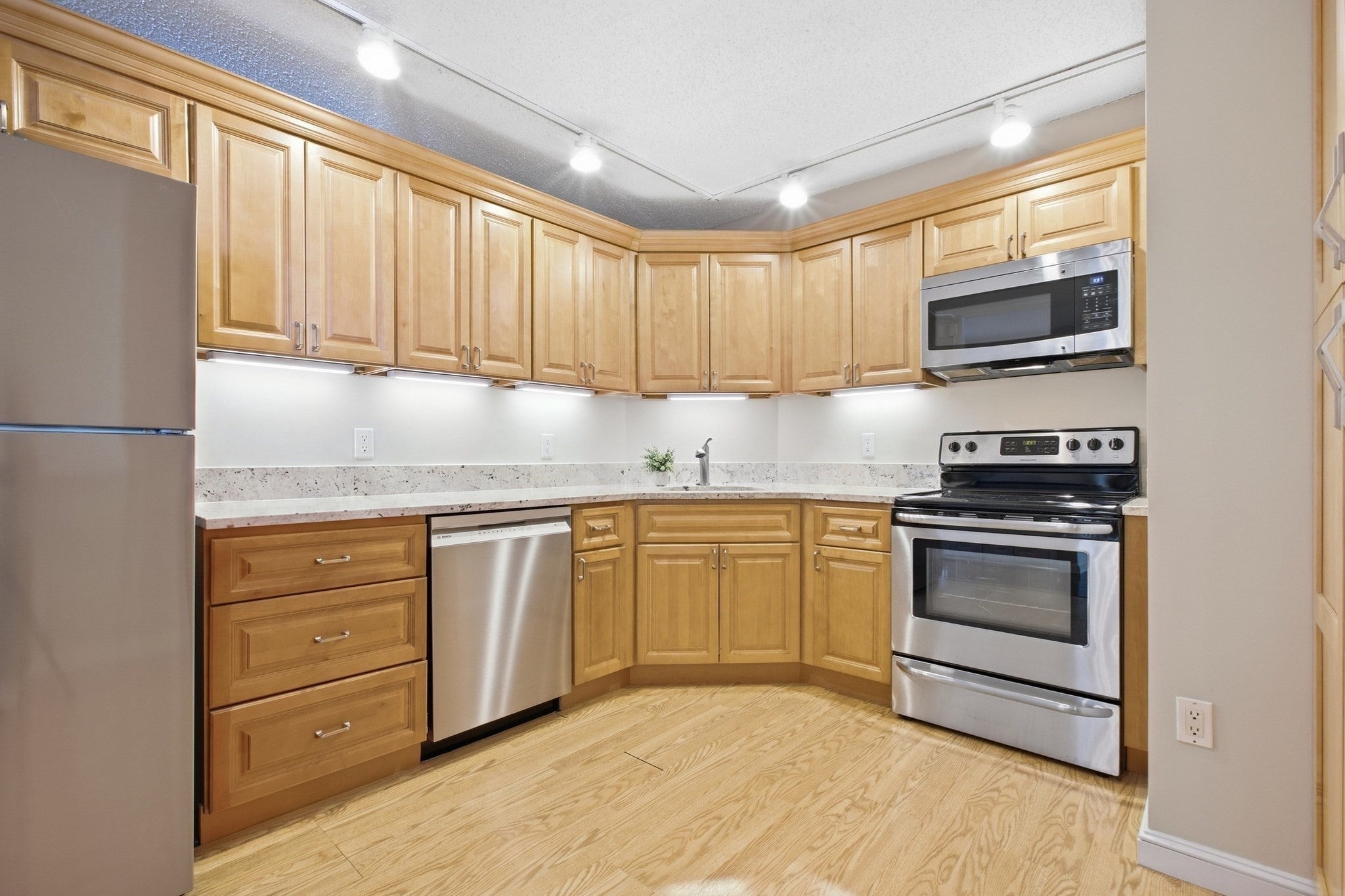 151 Coolidge Ave 712