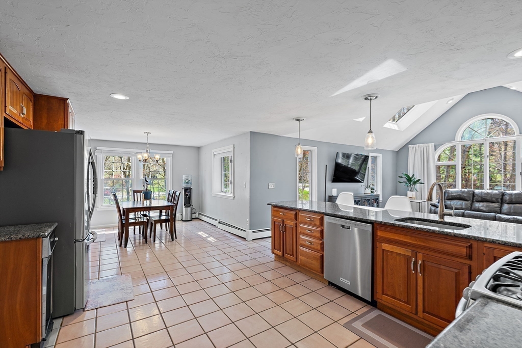 18 Villanova Dr
