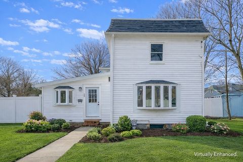 Photo of 28 Newton Ct, Weymouth, MA 02191 (MLS # 73485368)