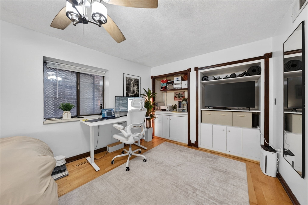 8 Wiget St 1
