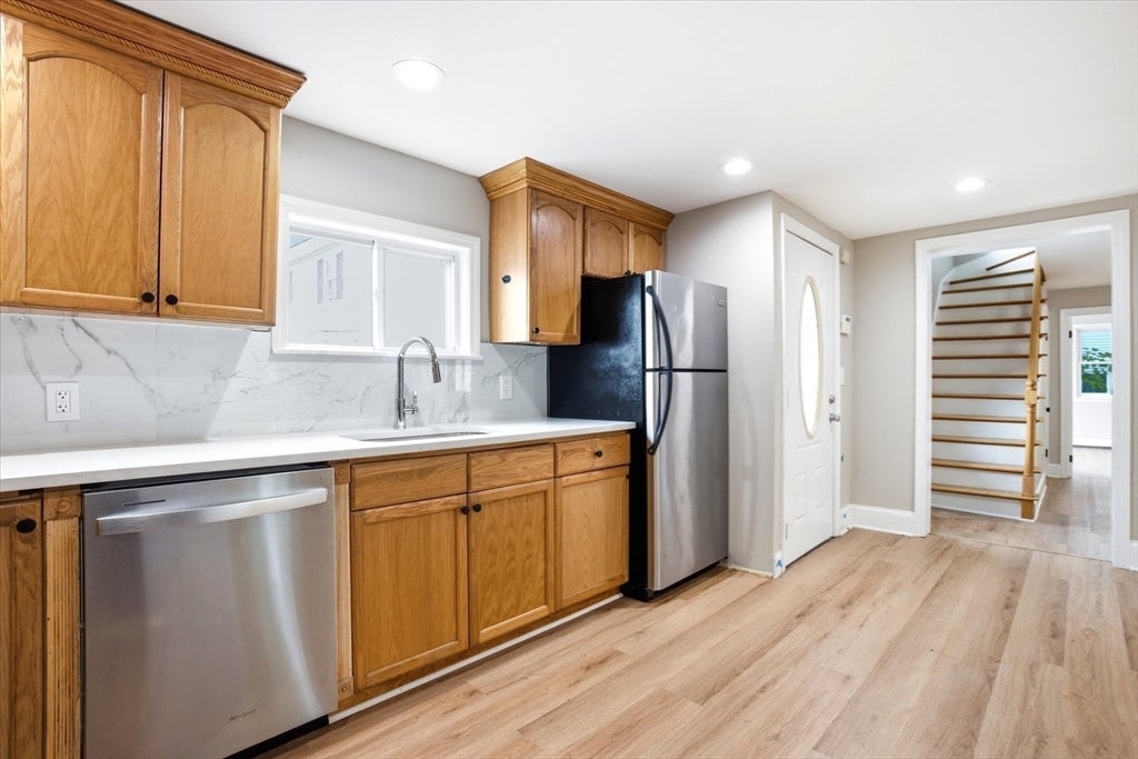 111 Liberty St, Lowell, MA, 111 Liberty St, Lowell, MA Photo #17