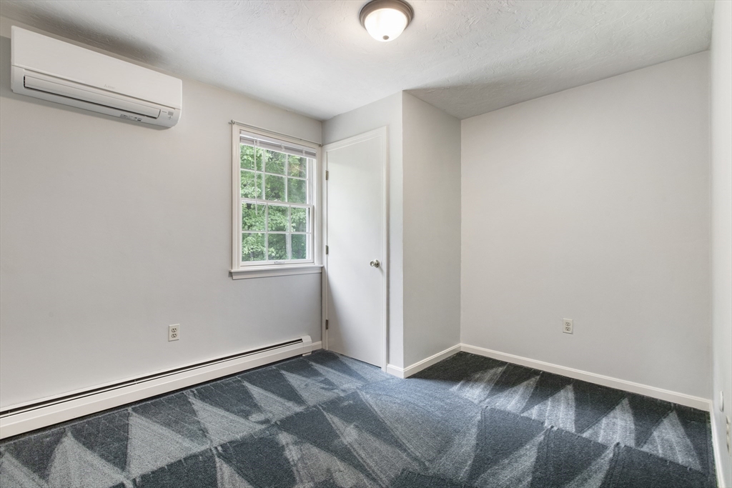 Medway, Massachusetts 02053, United States, 4 Bedrooms Bedrooms, ,3 BathroomsBathrooms,Residential,Pending,140400