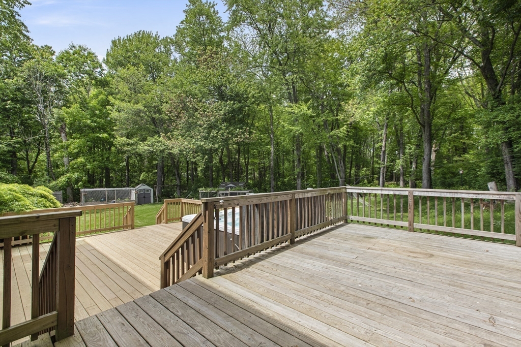 Medway, Massachusetts 02053, United States, 4 Bedrooms Bedrooms, ,3 BathroomsBathrooms,Residential,Pending,140400