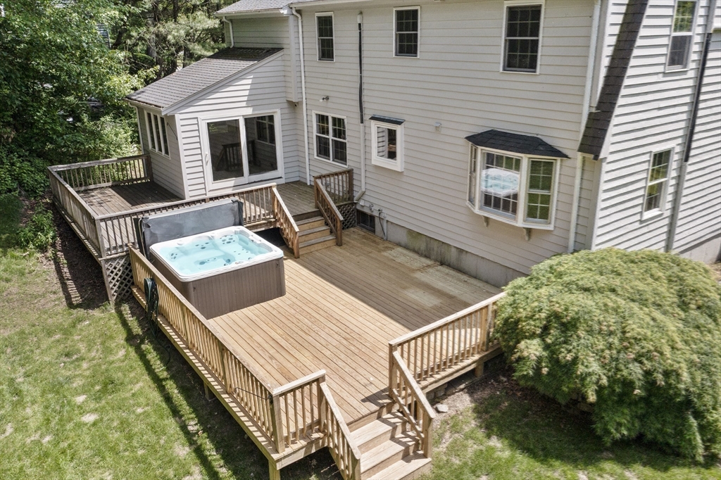 Medway, Massachusetts 02053, United States, 4 Bedrooms Bedrooms, ,3 BathroomsBathrooms,Residential,Pending,140400