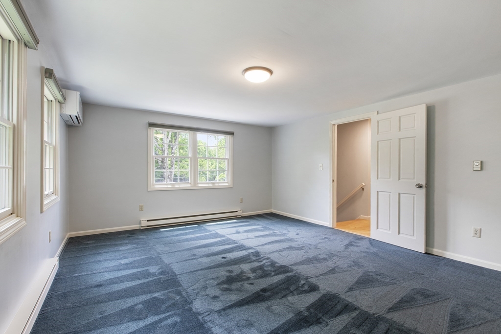 Medway, Massachusetts 02053, United States, 4 Bedrooms Bedrooms, ,3 BathroomsBathrooms,Residential,Pending,140400