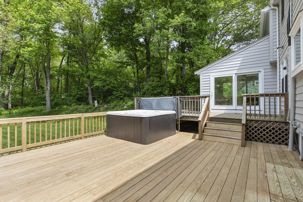 Medway, Massachusetts 02053, United States, 4 Bedrooms Bedrooms, ,3 BathroomsBathrooms,Residential,Pending,140400