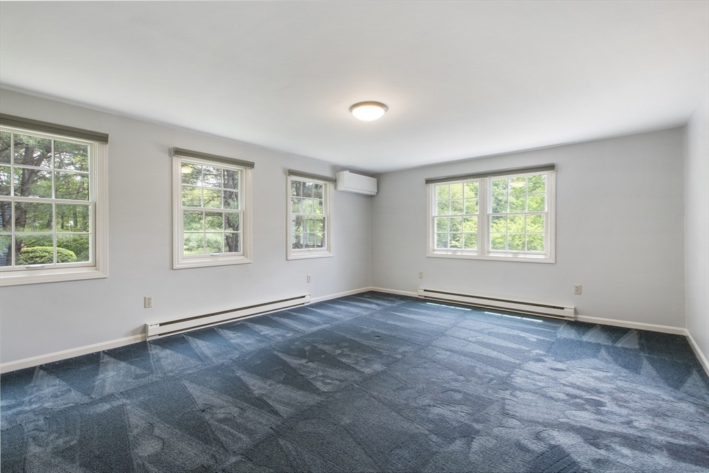 Medway, Massachusetts 02053, United States, 4 Bedrooms Bedrooms, ,3 BathroomsBathrooms,Residential,Pending,140400