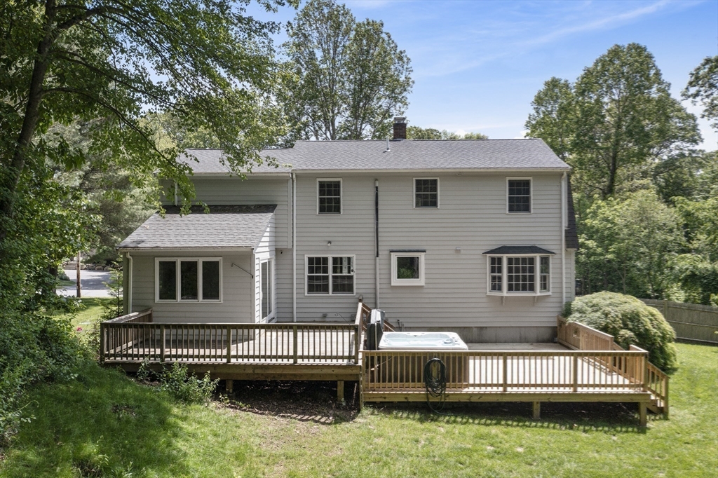 Medway, Massachusetts 02053, United States, 4 Bedrooms Bedrooms, ,3 BathroomsBathrooms,Residential,Pending,140400