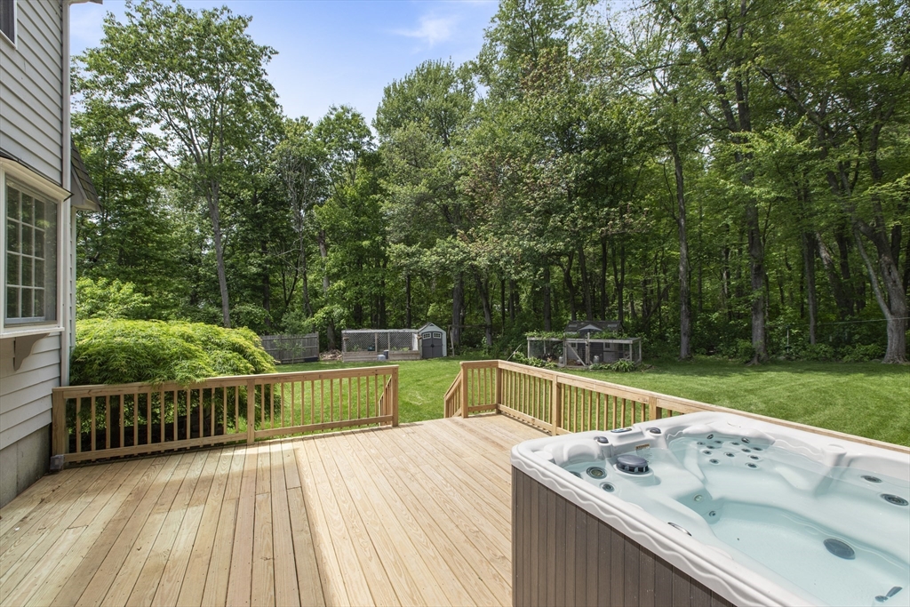 Medway, Massachusetts 02053, United States, 4 Bedrooms Bedrooms, ,3 BathroomsBathrooms,Residential,Pending,140400