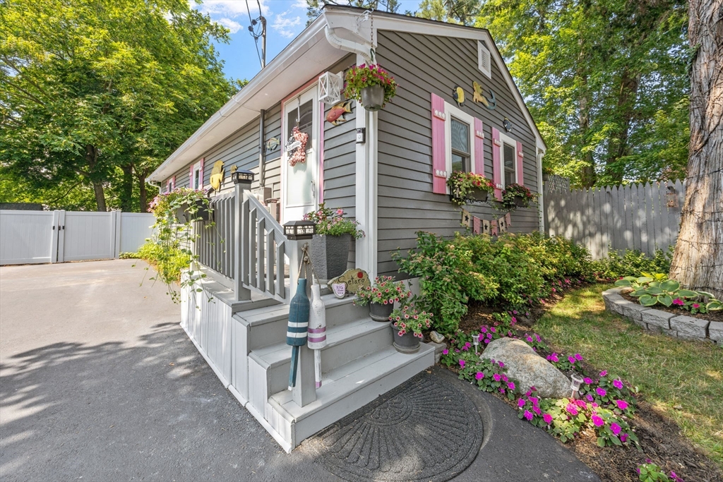 4 Cole St