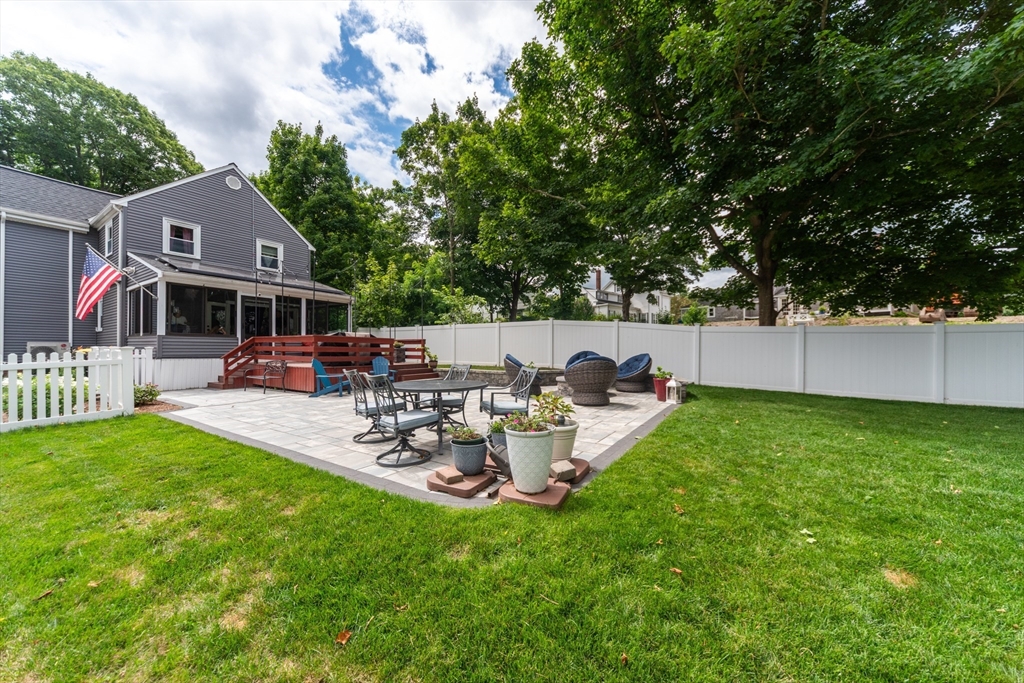 28 Oak St