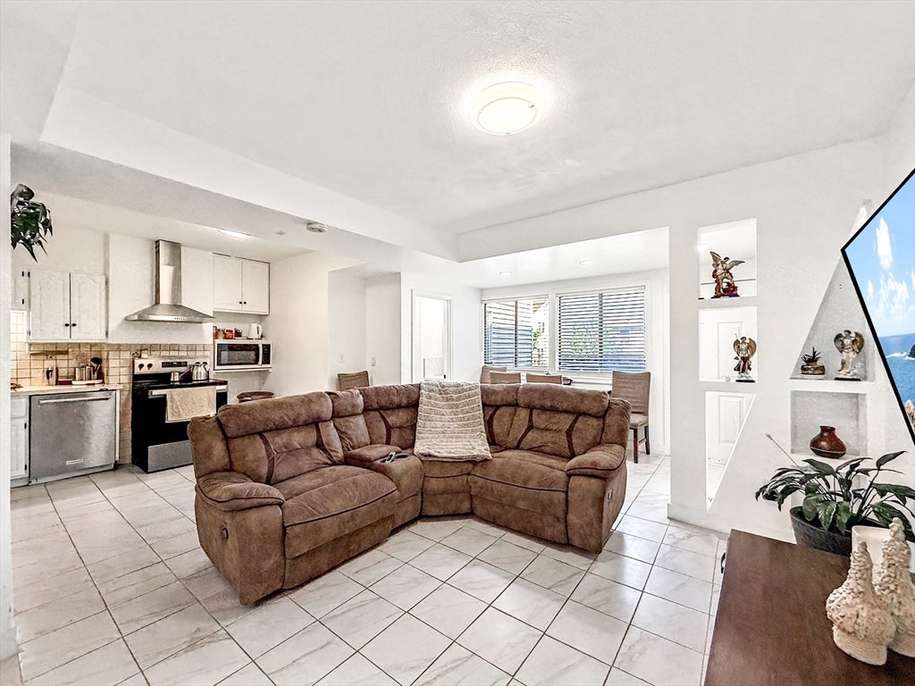 1203 Bennington St 1203