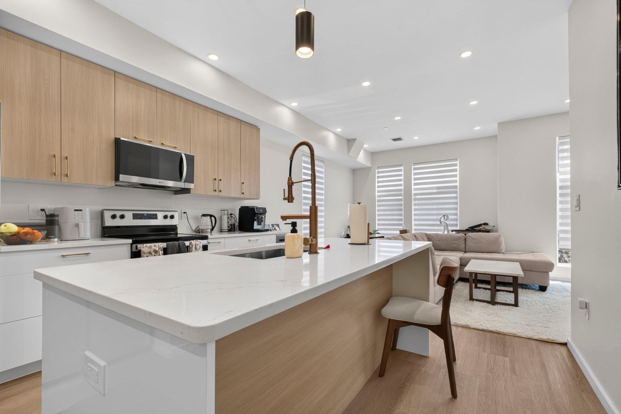 546 Saratoga St, Boston, MA Photo #19