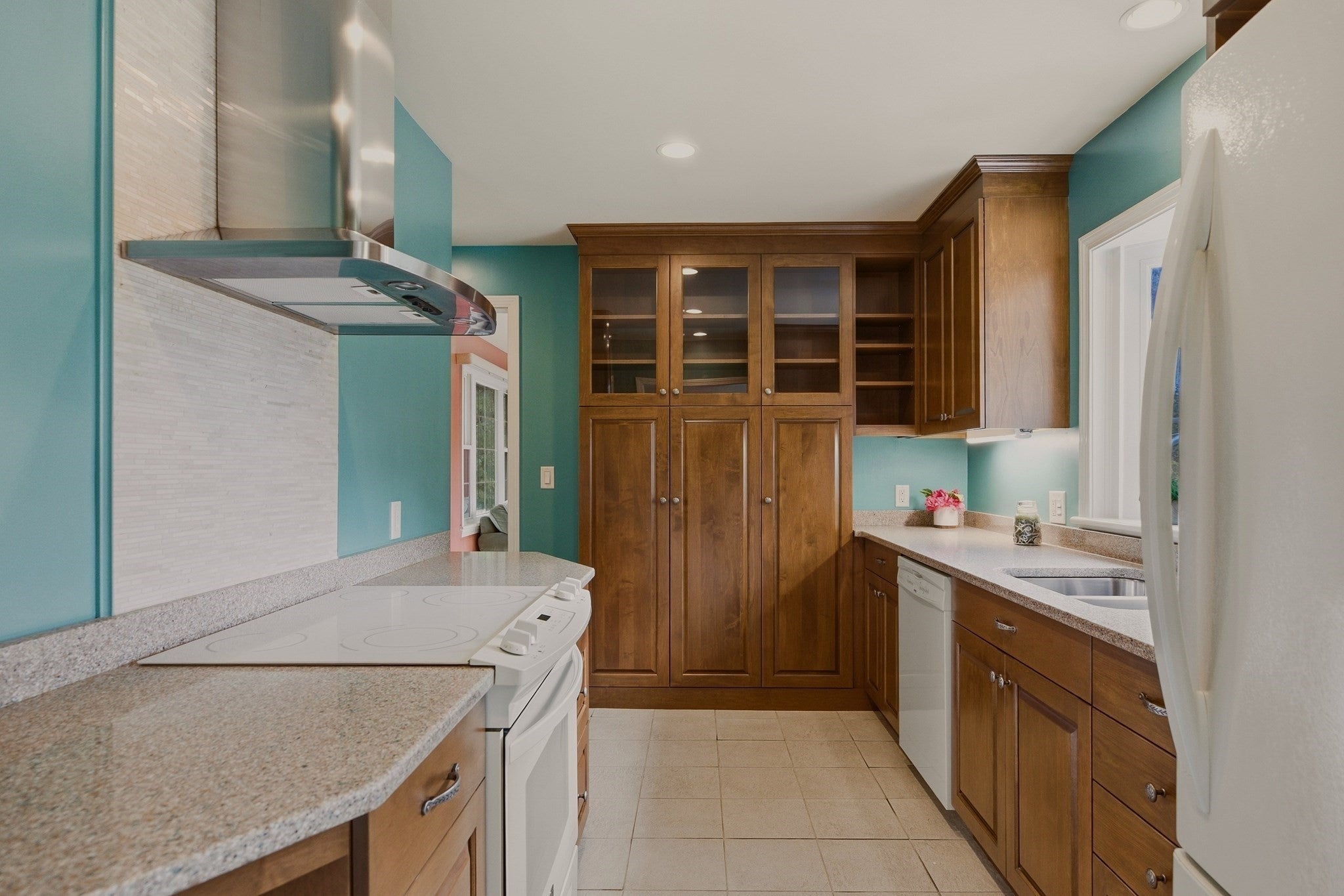 66 Eleanor St, Dartmouth, MA Photo #9