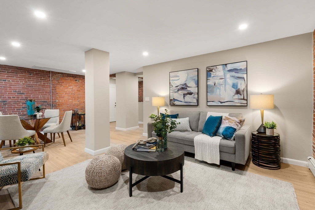 19 Cortes St 11