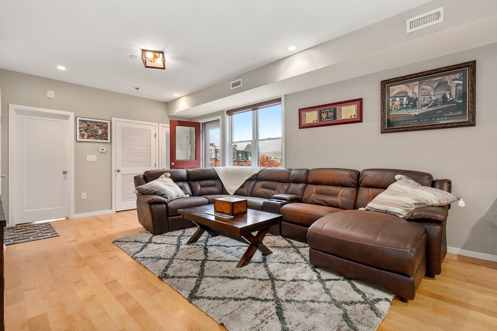 246 Boston St 4