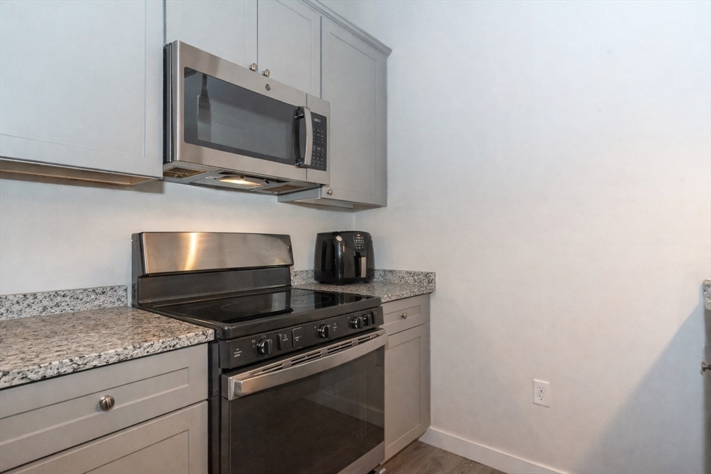 55 Sterling St 305