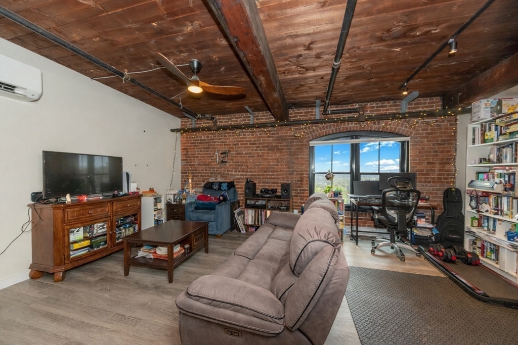 55 Sterling St 305