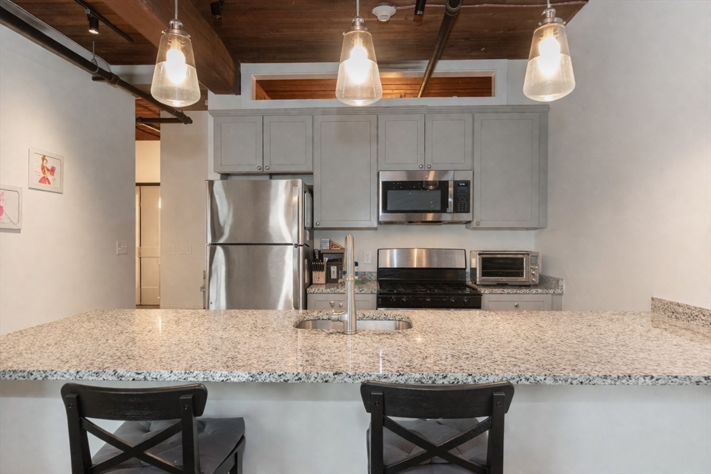 55 Sterling St 305