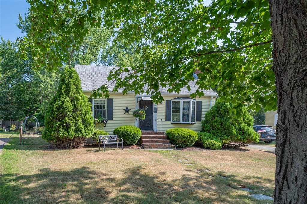 32 Lexington Drive
