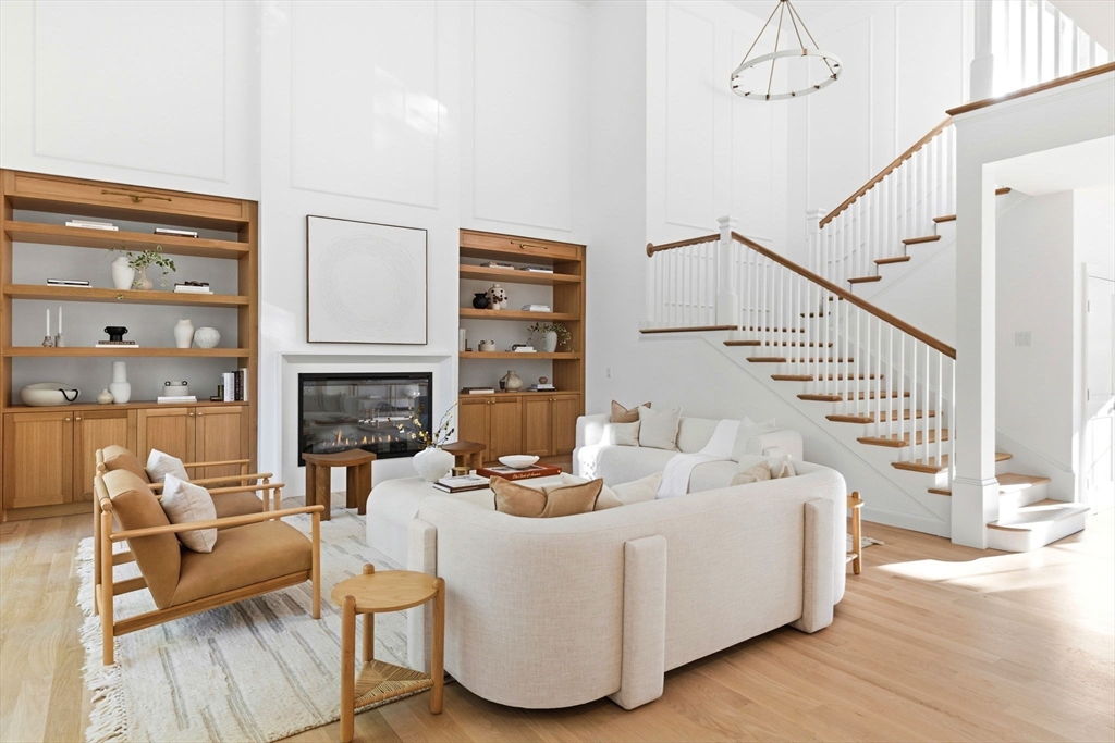 8 Priscilla Ln