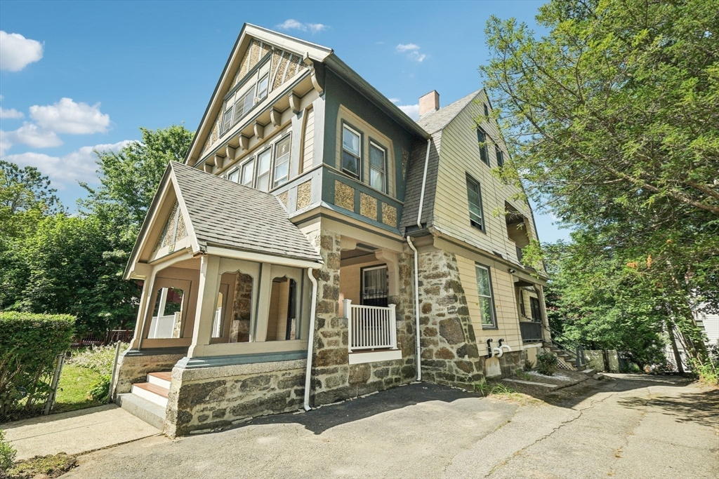 164 Ruthven St 1