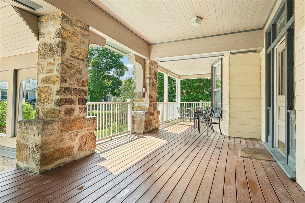 164 Ruthven St 1
