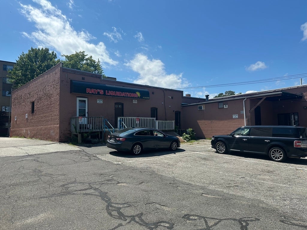 141 E Main St