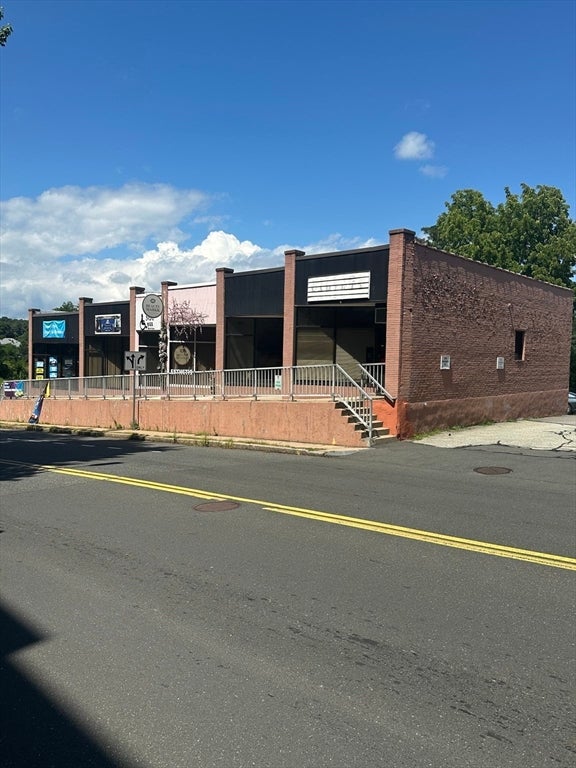 141 E Main St