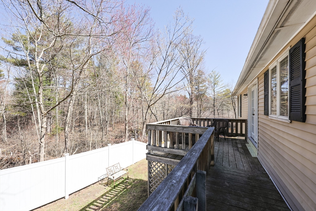 Norton, Massachusetts 02766, United States, 3 Bedrooms Bedrooms, ,2 BathroomsBathrooms,Residential,Pending,106336