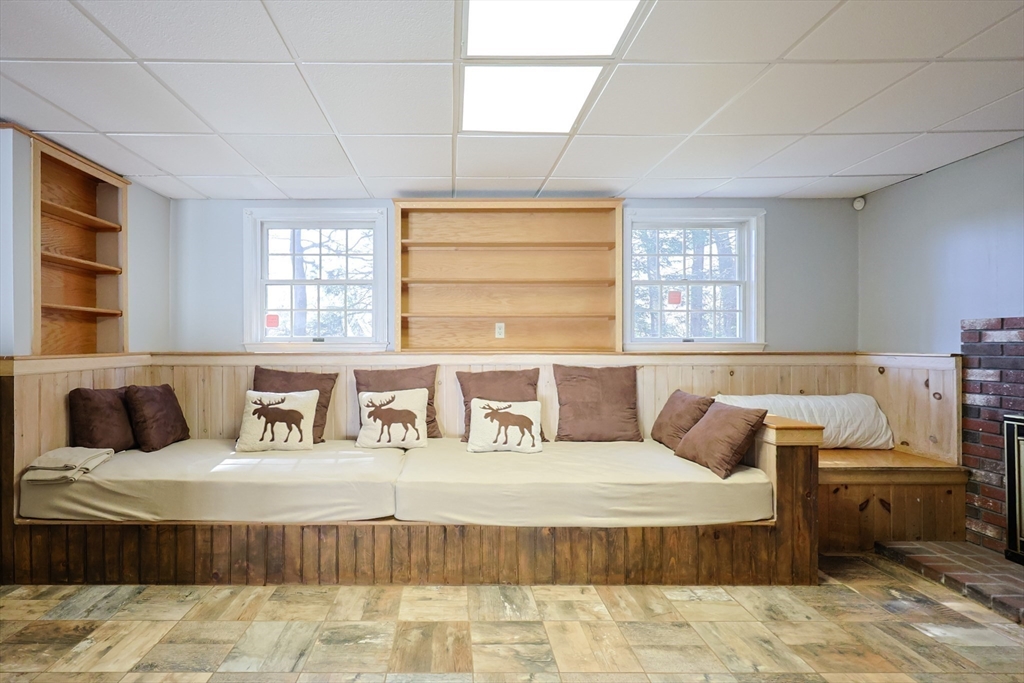 Norton, Massachusetts 02766, United States, 3 Bedrooms Bedrooms, ,2 BathroomsBathrooms,Residential,Pending,106336