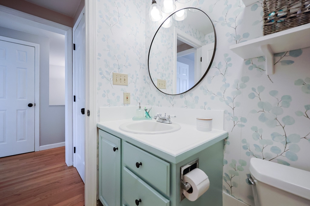 Norton, Massachusetts 02766, United States, 3 Bedrooms Bedrooms, ,2 BathroomsBathrooms,Residential,Pending,106336