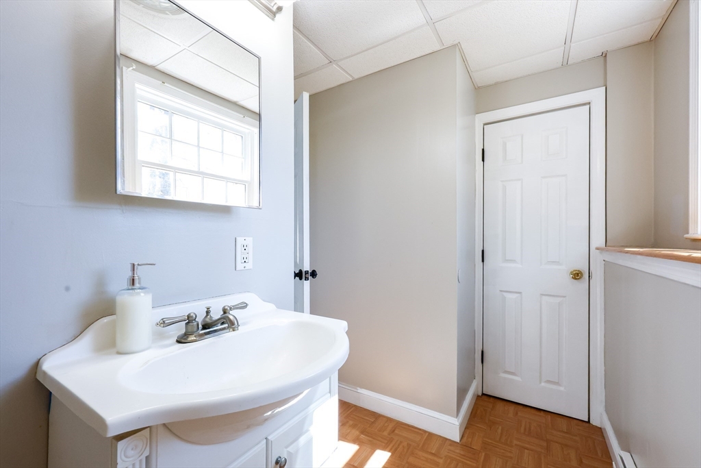 Norton, Massachusetts 02766, United States, 3 Bedrooms Bedrooms, ,2 BathroomsBathrooms,Residential,Pending,106336