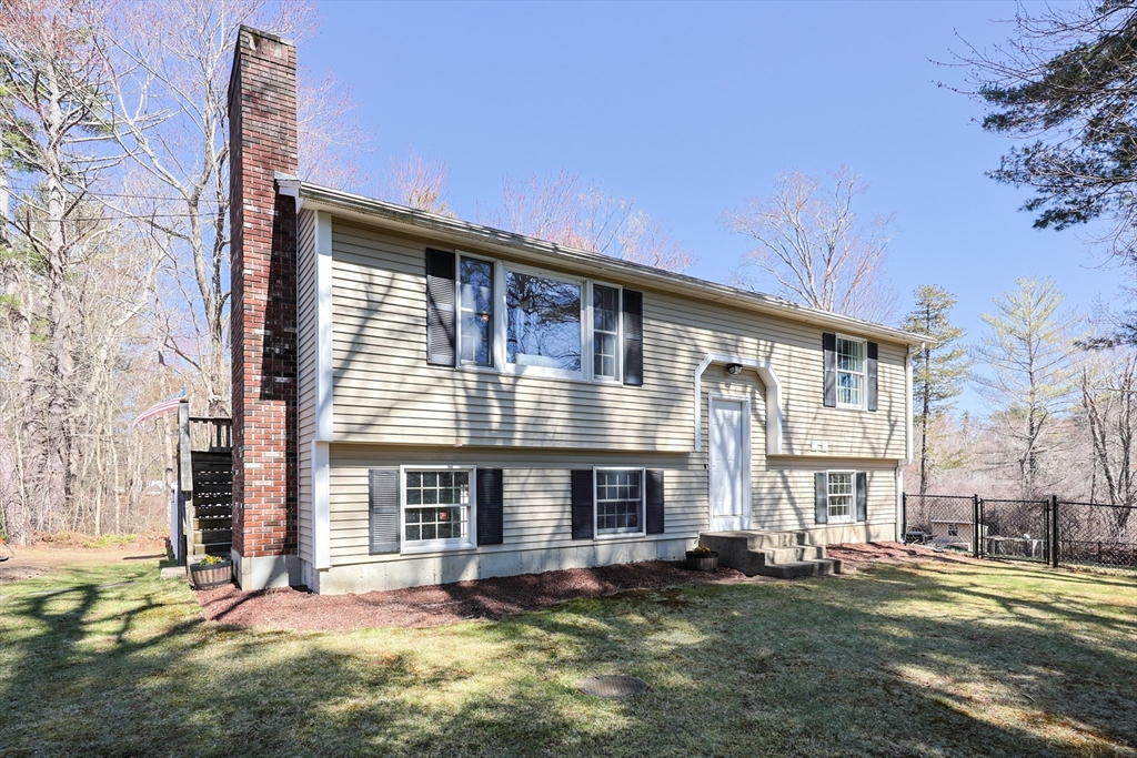 Norton, Massachusetts 02766, United States, 3 Bedrooms Bedrooms, ,2 BathroomsBathrooms,Residential,Pending,106336