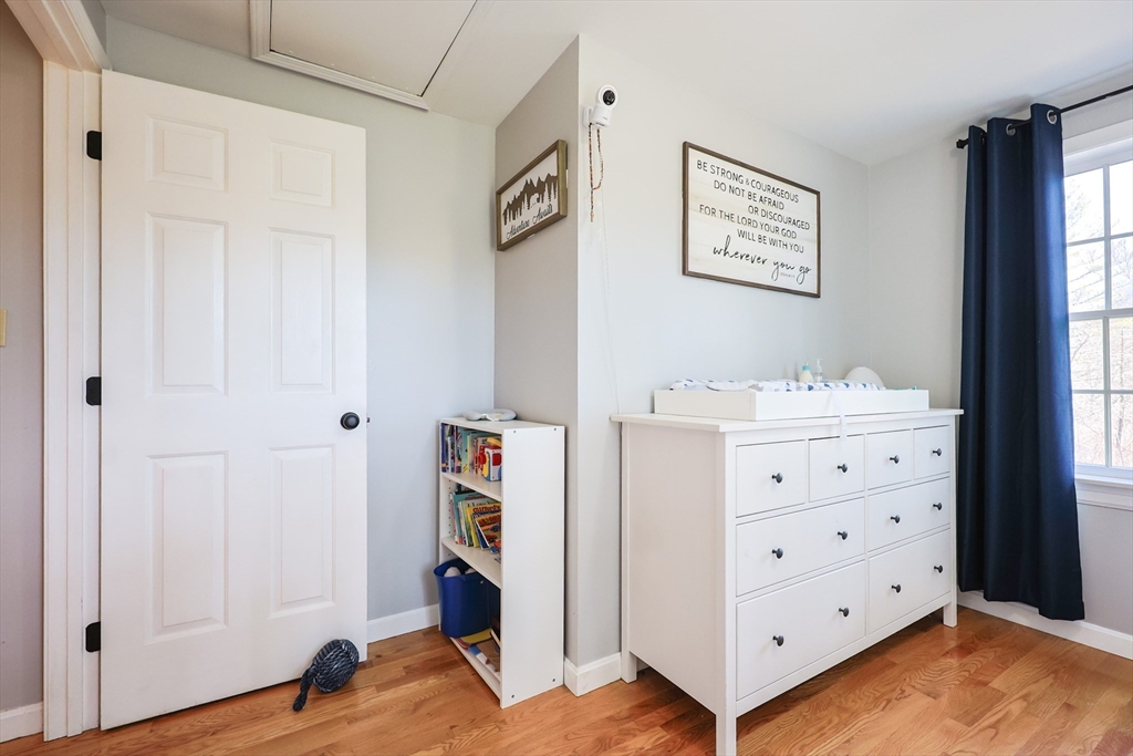 Norton, Massachusetts 02766, United States, 3 Bedrooms Bedrooms, ,2 BathroomsBathrooms,Residential,Pending,106336