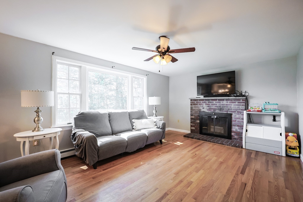 Norton, Massachusetts 02766, United States, 3 Bedrooms Bedrooms, ,2 BathroomsBathrooms,Residential,Pending,106336