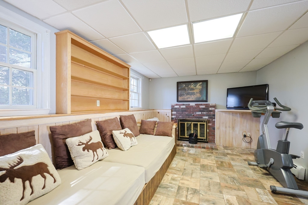 Norton, Massachusetts 02766, United States, 3 Bedrooms Bedrooms, ,2 BathroomsBathrooms,Residential,Pending,106336