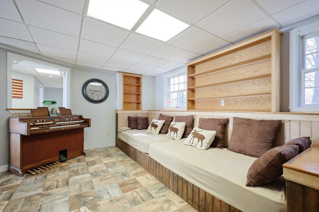 Norton, Massachusetts 02766, United States, 3 Bedrooms Bedrooms, ,2 BathroomsBathrooms,Residential,Pending,106336