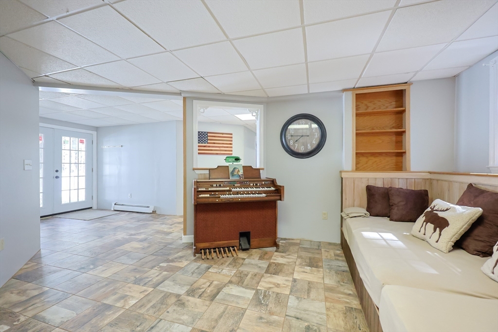 Norton, Massachusetts 02766, United States, 3 Bedrooms Bedrooms, ,2 BathroomsBathrooms,Residential,Pending,106336